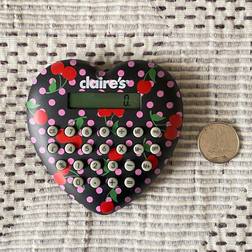 Claire’s mini heart shaped calculator 💙